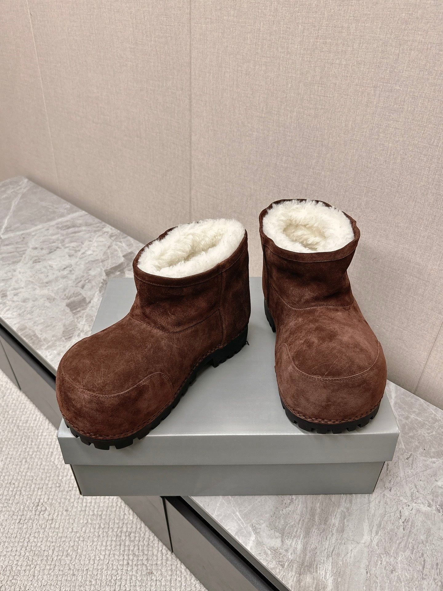 ALASKA BOOTIE IN CHOCOLATE SUEDE AND WOOL LINING