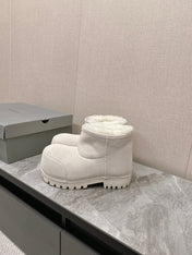 ALASKA BOOTIE IN WHITE SUEDE AND WOOL LINING