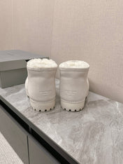 ALASKA BOOTIE IN WHITE SUEDE AND WOOL LINING