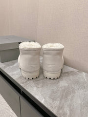 ALASKA BOOTIE IN WHITE SUEDE AND WOOL LINING