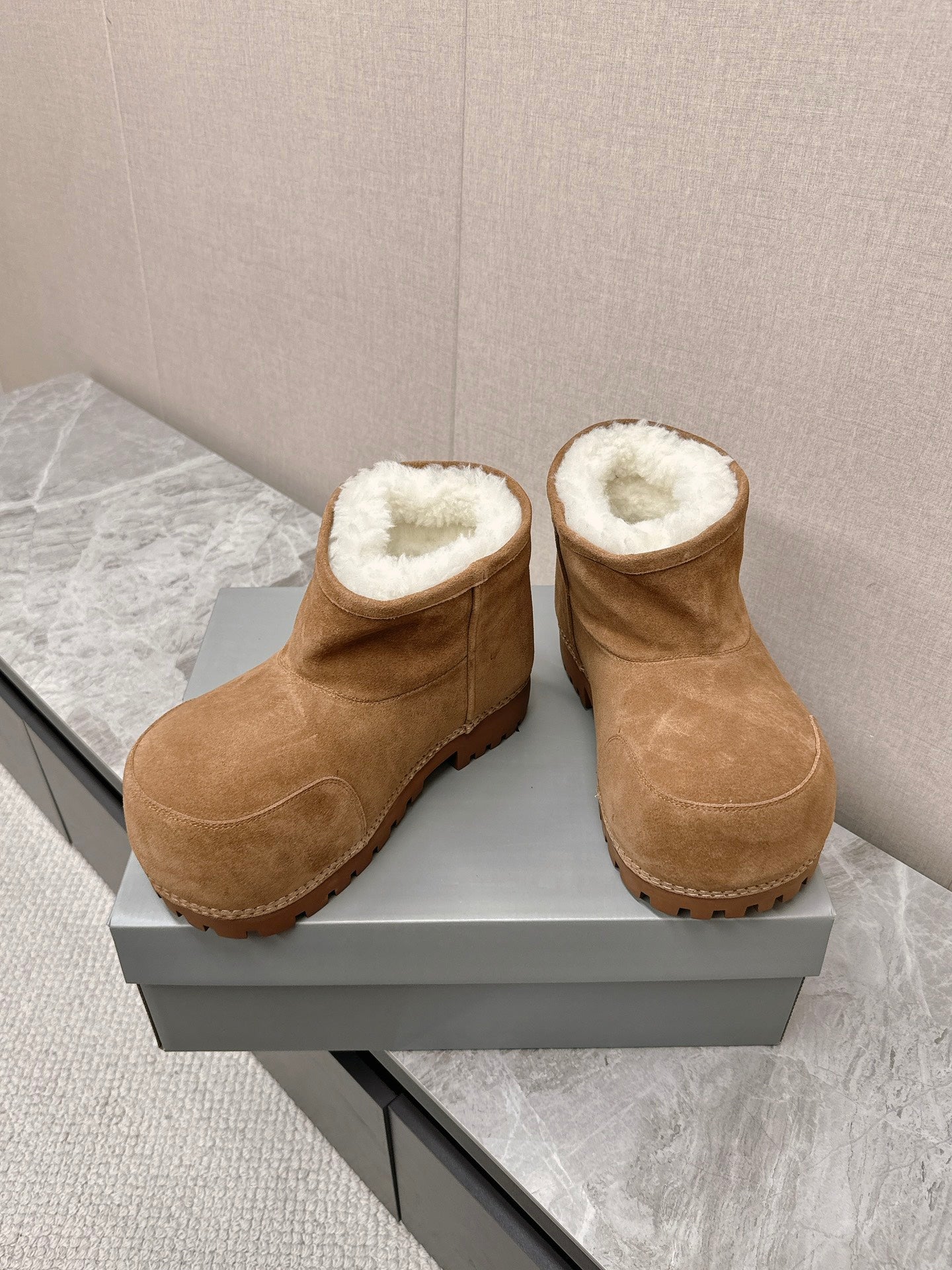 ALASKA BOOTIE IN CIDER BROWN SUEDE AND WOOL LINING