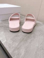 THICK-SOLED SLIDES IN LIGHT PINK SMOOTH LAMBSKIN LOGO WITH CRYSTALS