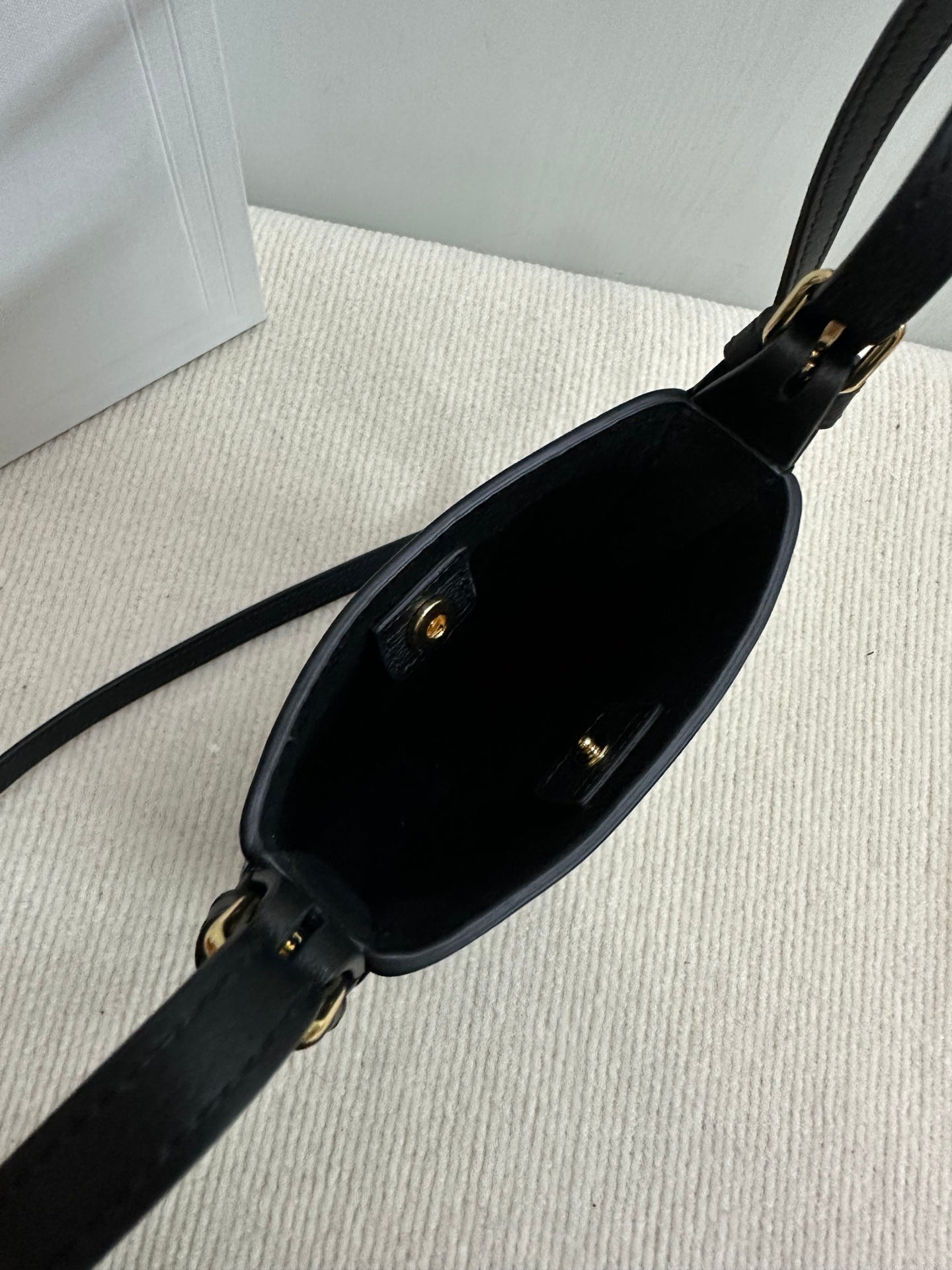 PHONE POUCH HELOISE 19 IN BLACK SUPPLE CALFSKIN