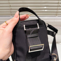 TRIANGLE LOGO MINI POUCH 17 IN BLACK RE-NYLON