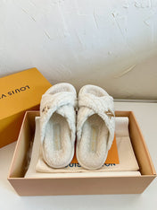 LV BLISS COMFORT MULE IN BEIGE SHEARLING