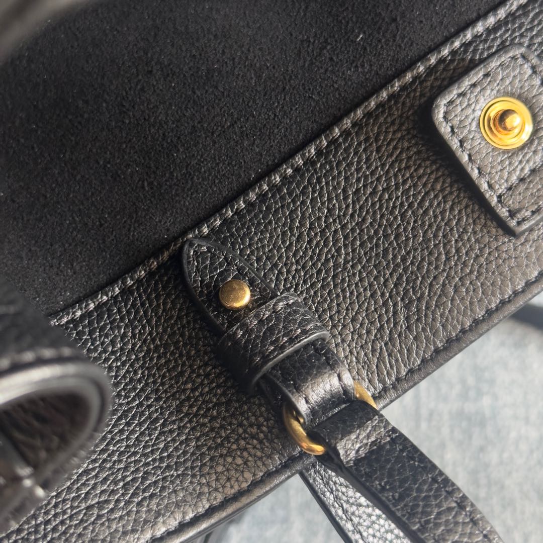 MINI CABAS ANAÏS CUIR TRIOMPHE 20 IN BLACK GRAINED CALFSKIN