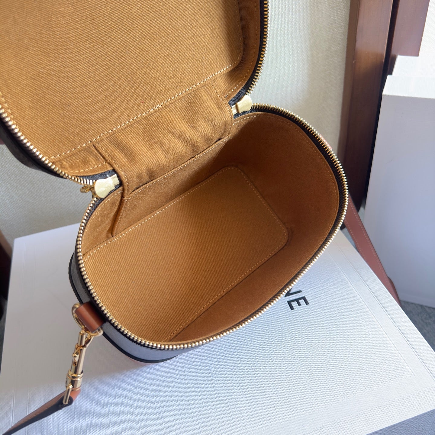 VANITY 18 IN BLACK TRIOMPHE CANVAS AND BROWN CALFSKIN GOLD HARDWARE