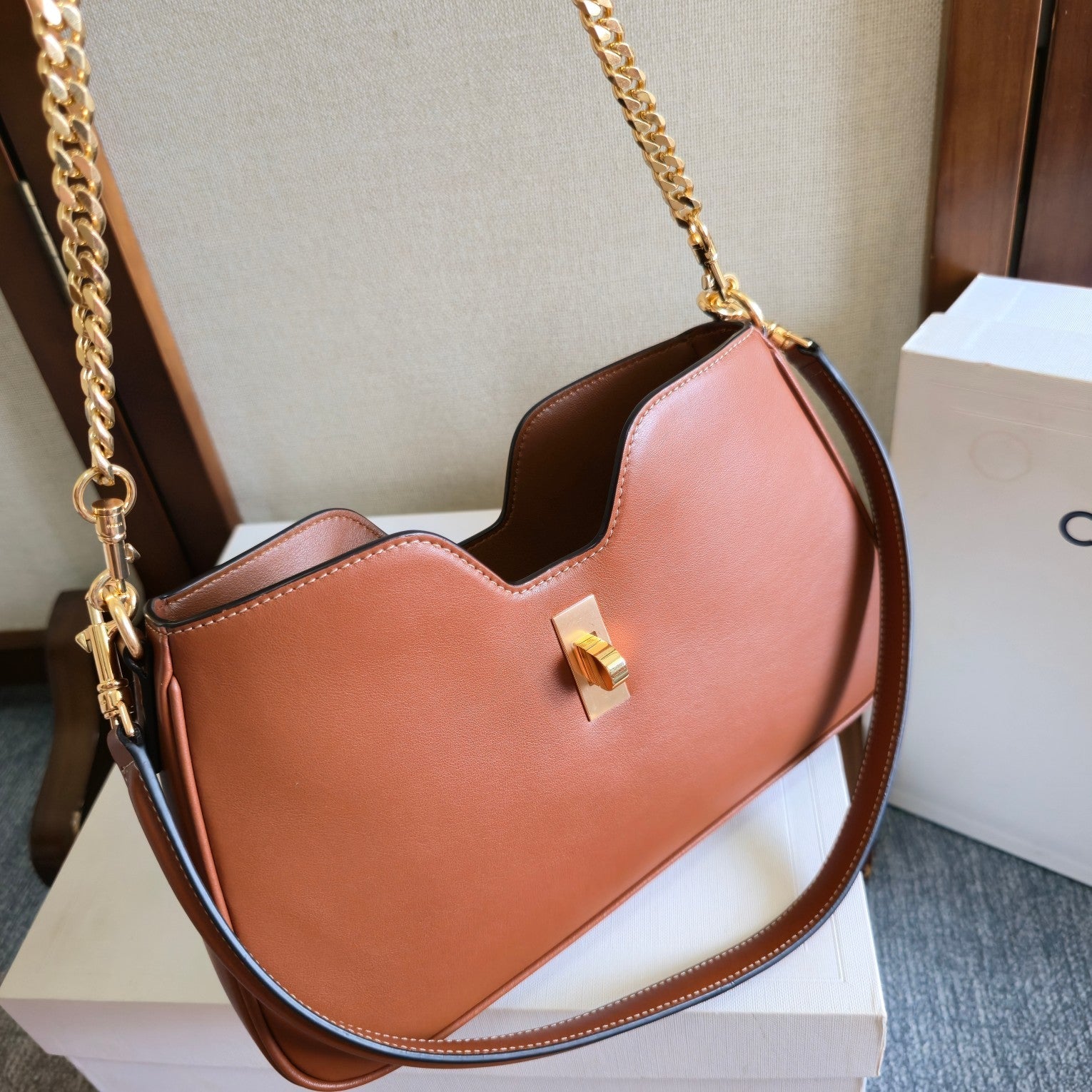 CELINE 25S SHOULDER CAMILLE 16 SOFT 27MM IN BROWN CALFSKIN GOLD HARDWARE