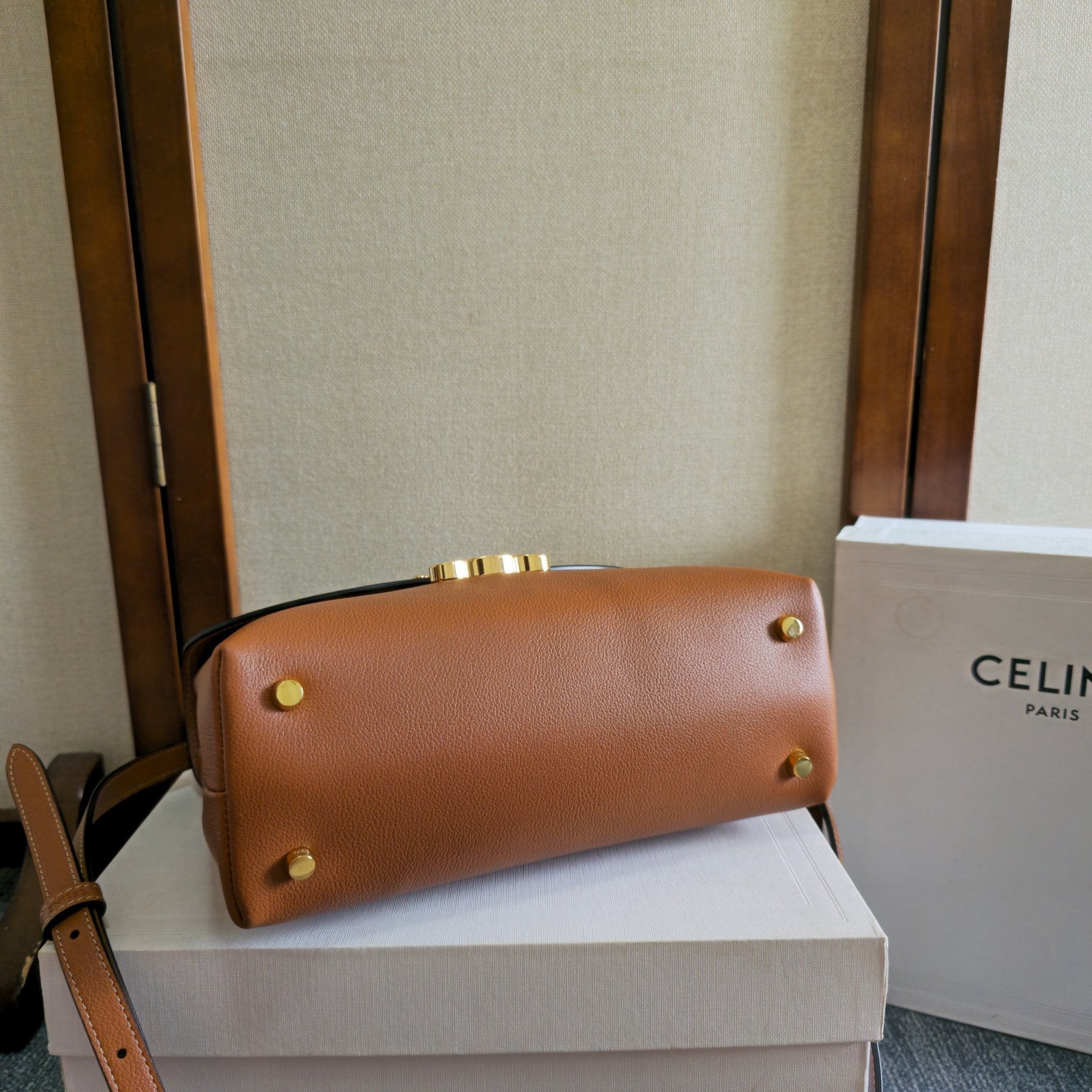 CELINE 25S MEDIUM NINO BAG 25MM IN TAN BROWN CALFSKIN GOLD HARDWARE