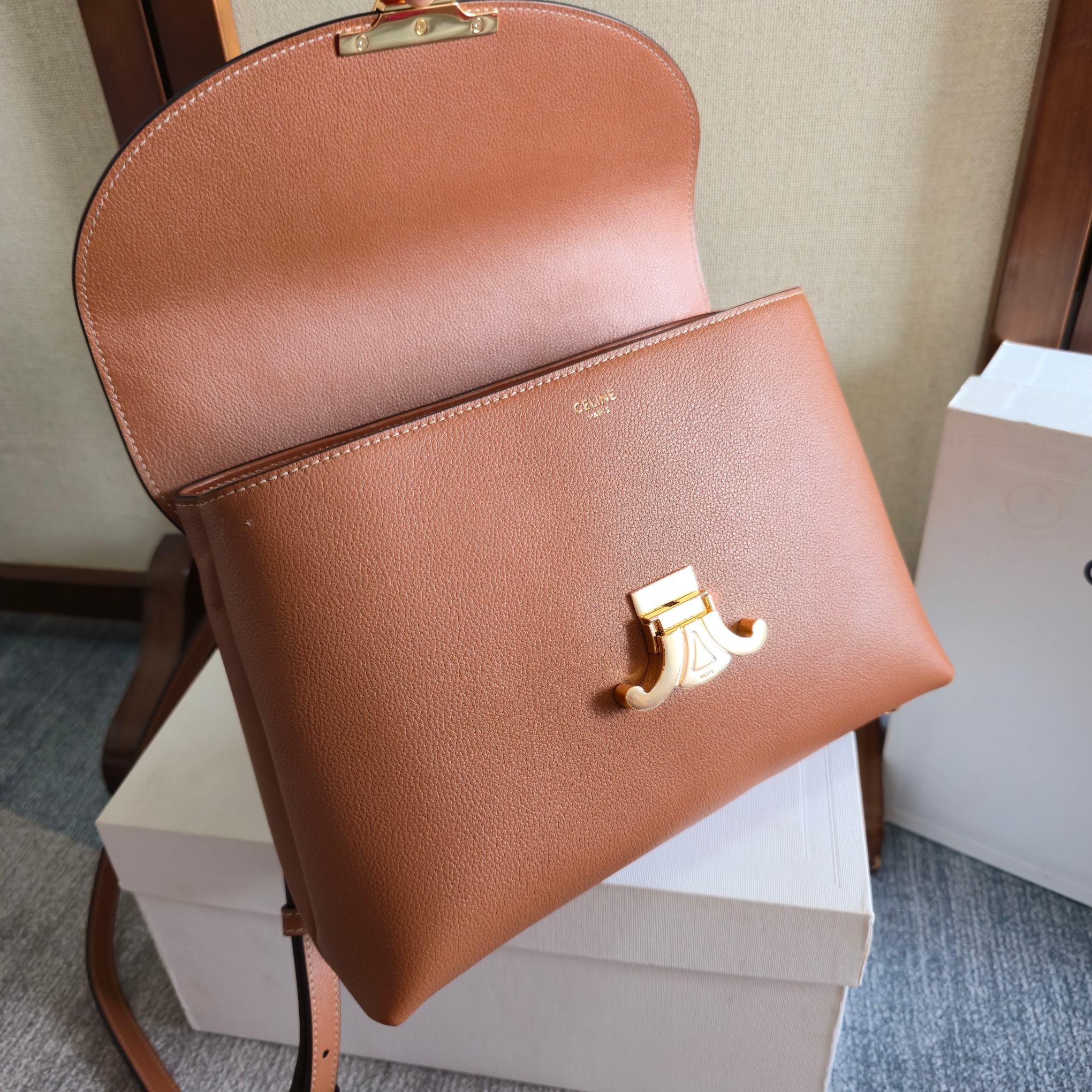 CELINE 25S MEDIUM NINO BAG 25MM IN TAN BROWN CALFSKIN GOLD HARDWARE
