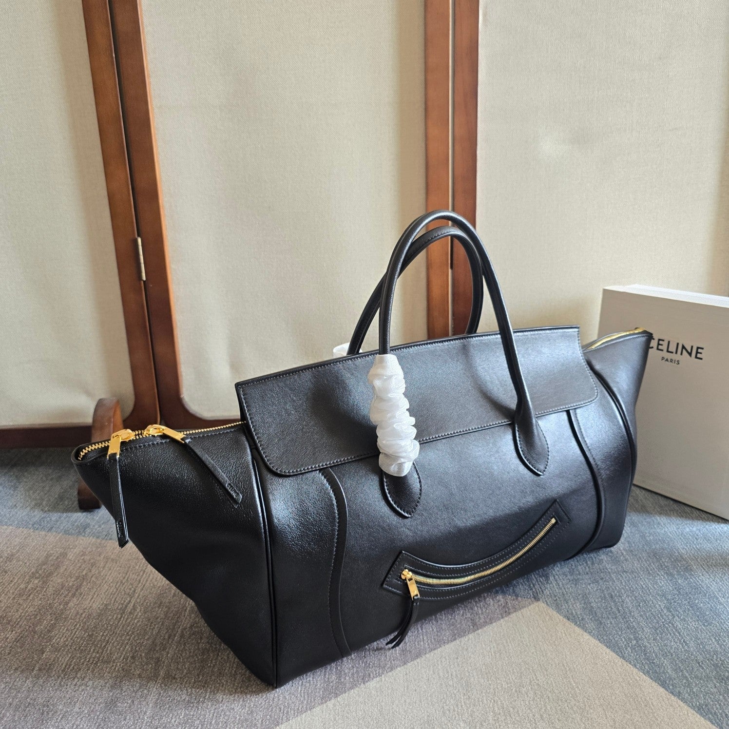 CELINE 25S MEDIUM SMILING NEW LUGGAGE 44MM IN BLACK SUPPLE SHINY LAMBSKIN