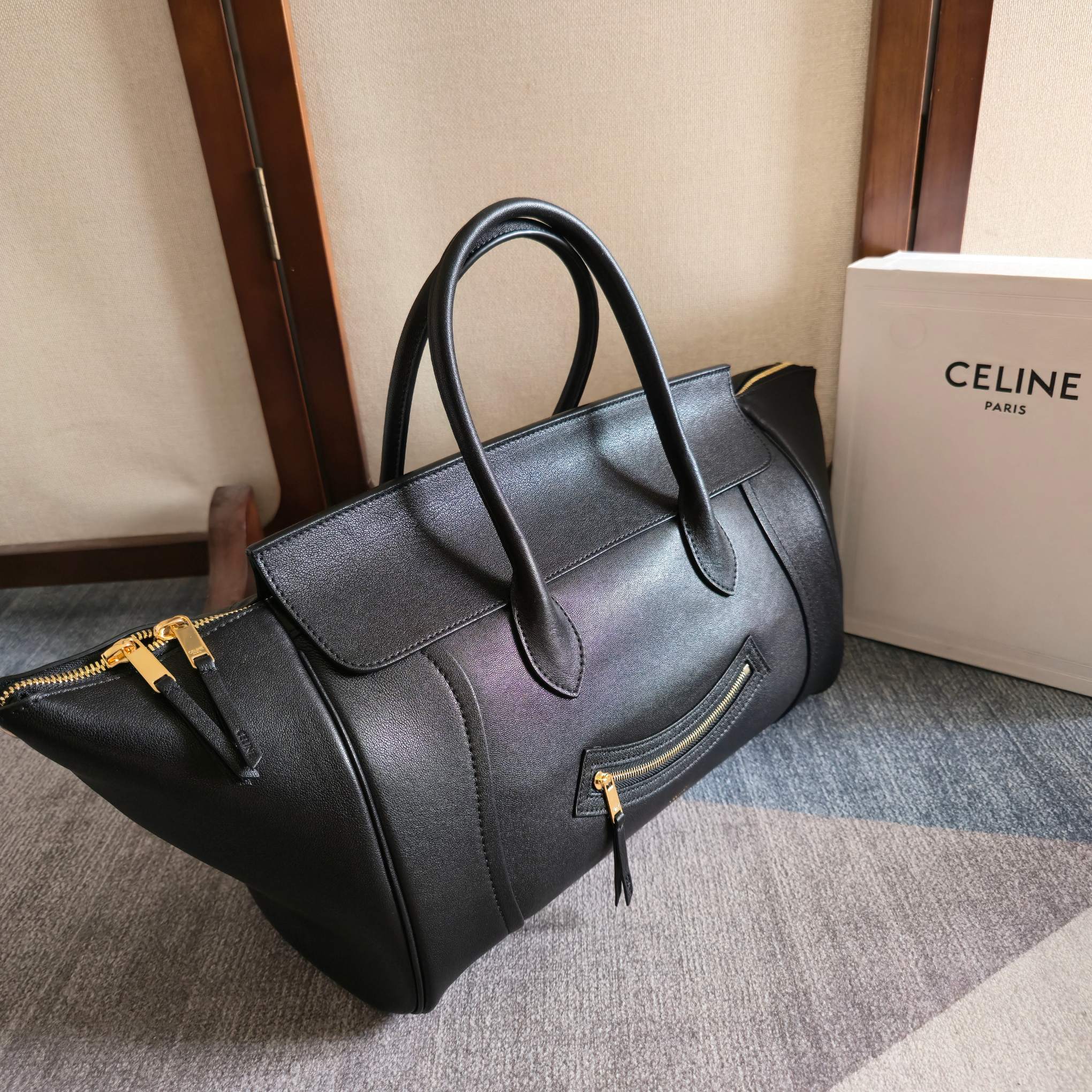 CELINE 25S MEDIUM SMILING NEW LUGGAGE 36MM IN BLACK SUPPLE SHINY LAMBSKIN