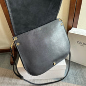 CELINE 25S BESACE SOFT TRIOMPHE 32MM IN BLACK SUPPLE SHINY LAMBSKIN