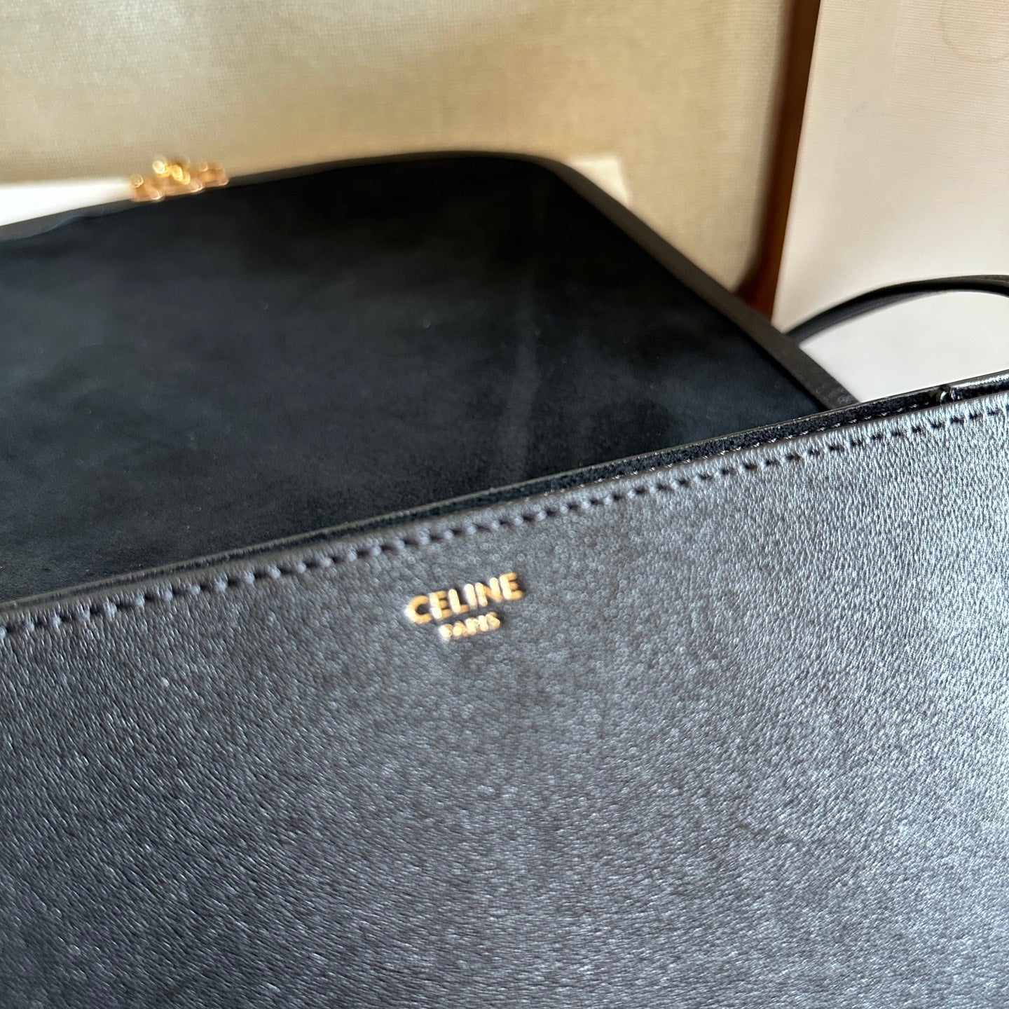 CELINE 25S BESACE SOFT TRIOMPHE 32MM IN BLACK SUPPLE SHINY LAMBSKIN