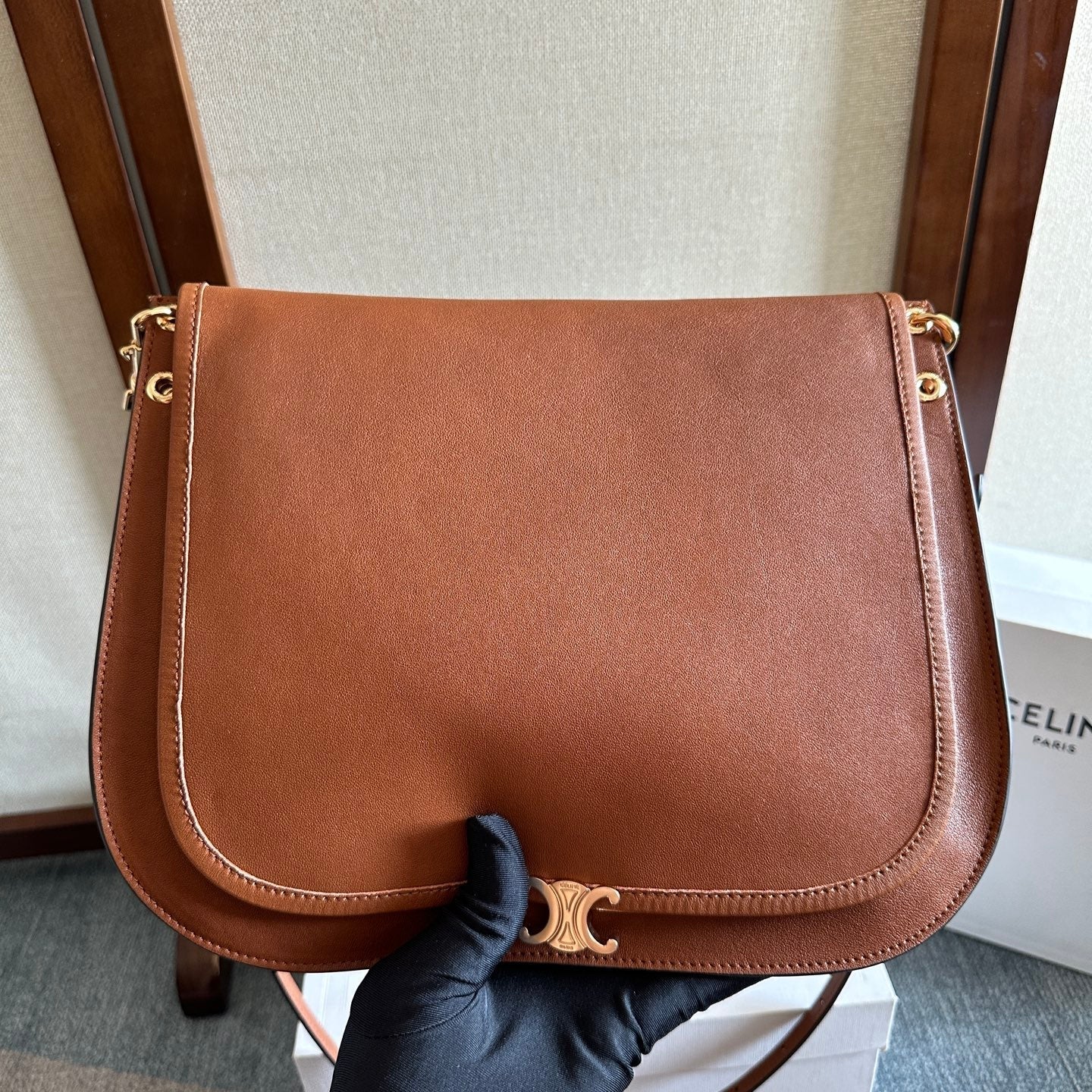 CELINE 25S BESACE SOFT TRIOMPHE 32MM IN BROWN SUPPLE SHINY LAMBSKIN