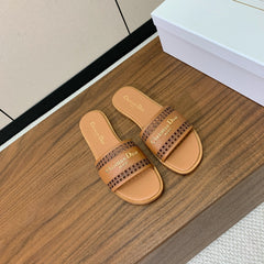 DWAY CIDER BROWN CALFSKIN AND GOLD LOGO