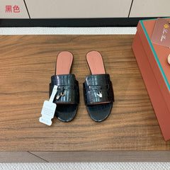 LP OSTRICH-EMBOSSED FLAT SANDALS 25S IN BLACK LAMBSKIN