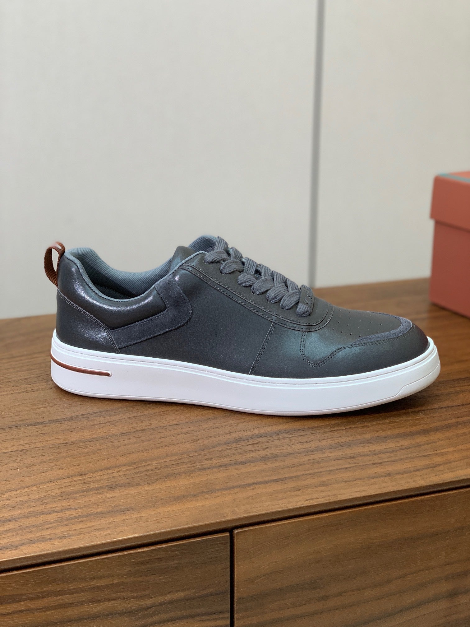 LP SNEAKERS IN SLATE GREY CALFSKIN WHITE SOLE