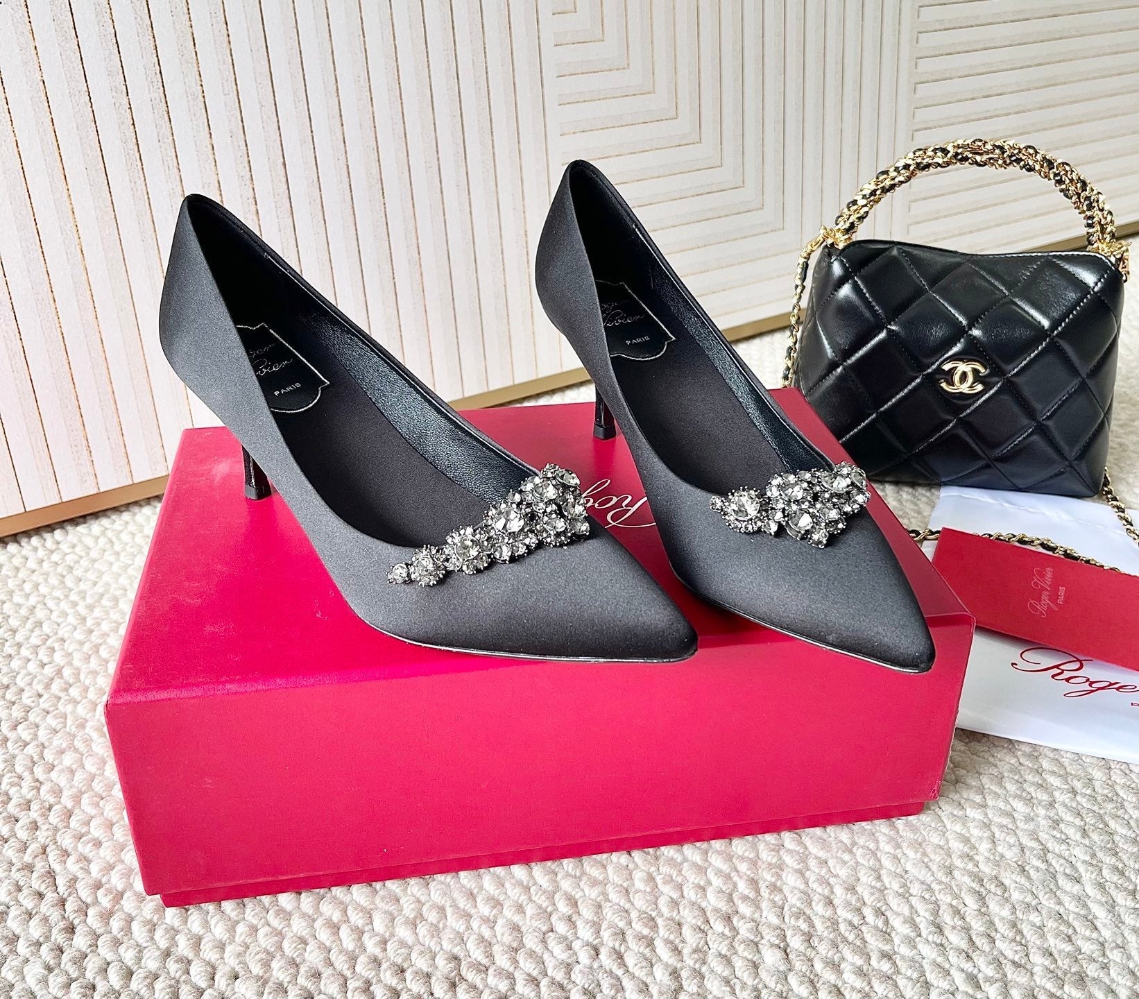 EFFLORESCENCE PUMPS IN BLACK SATIN