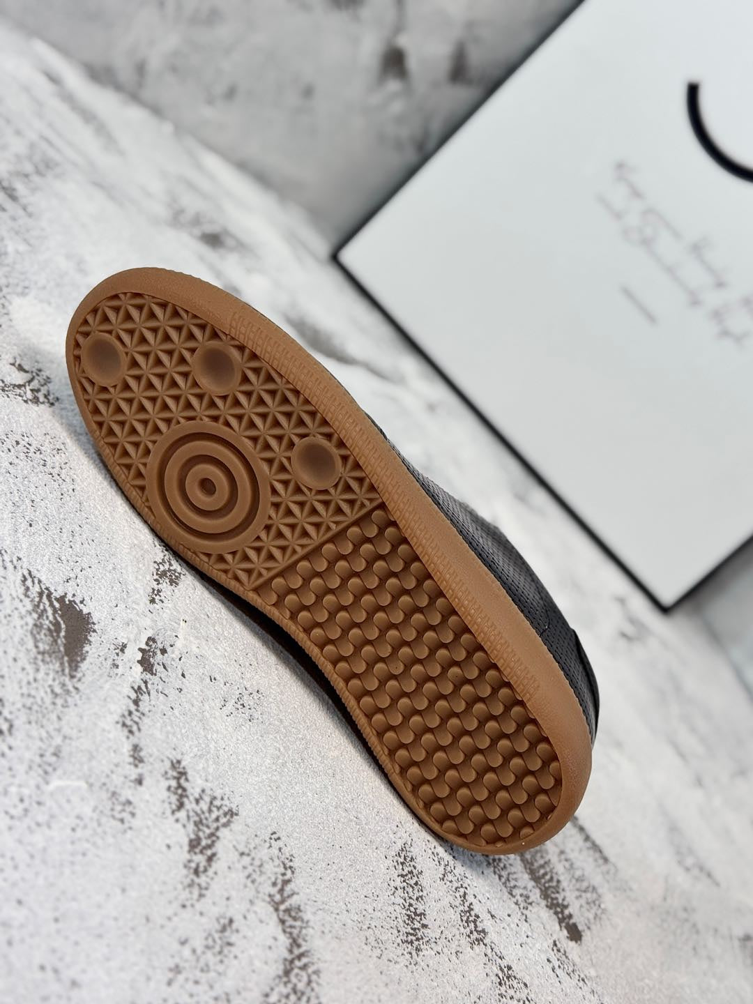 RETRO SNEAKERS IN BLACK LAMBSKIN WITH KNITTED PATTERN