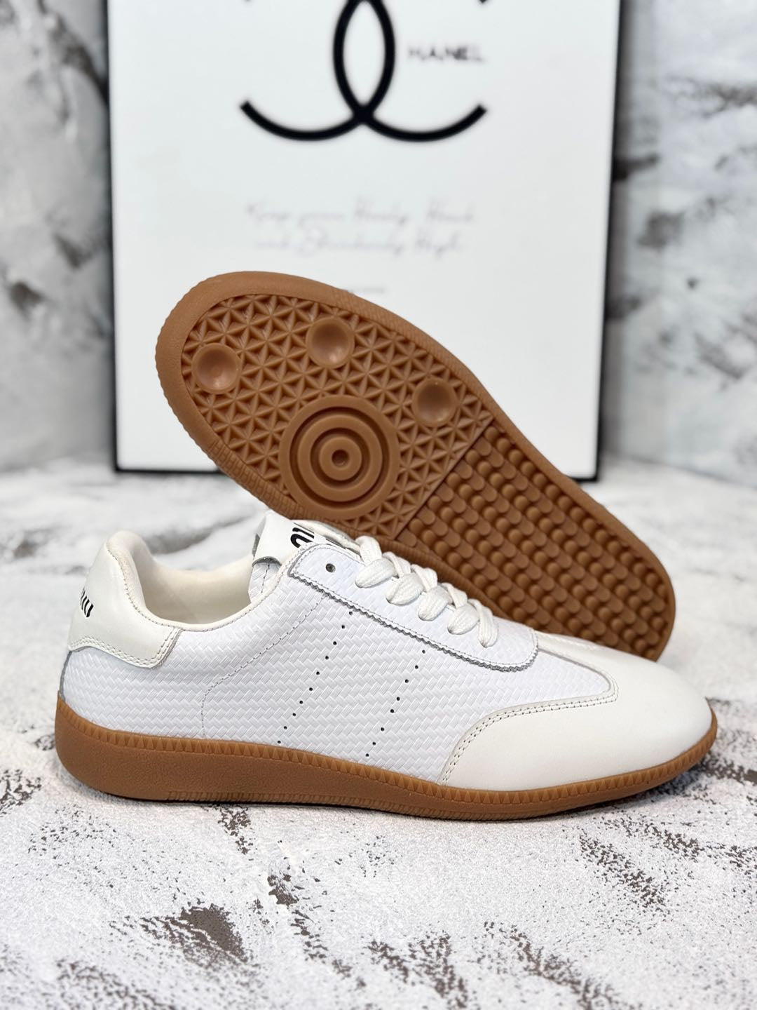 RETRO SNEAKERS IN WHITE LAMBSKIN WITH KNITTED PATTERN