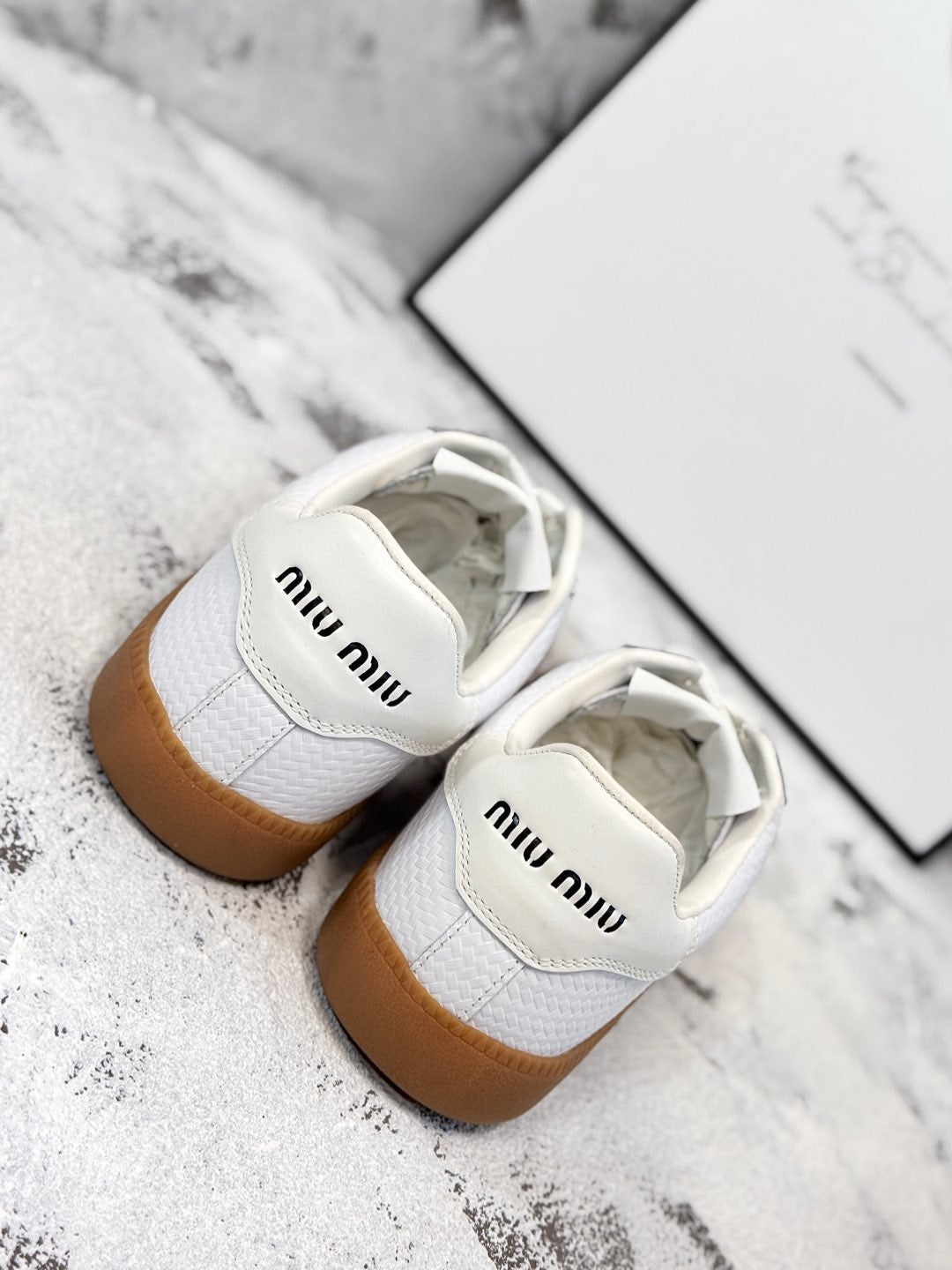 RETRO SNEAKERS IN WHITE LAMBSKIN WITH KNITTED PATTERN