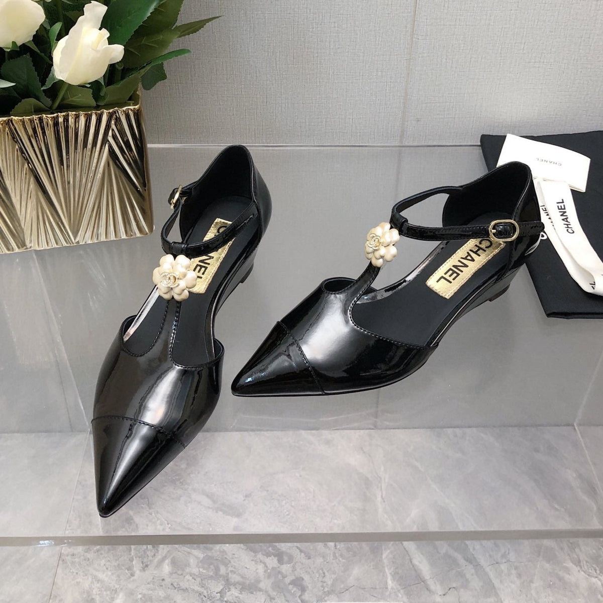 CAMELLIA CAP JANE SANDALS IN BLACK LAMBSKIN