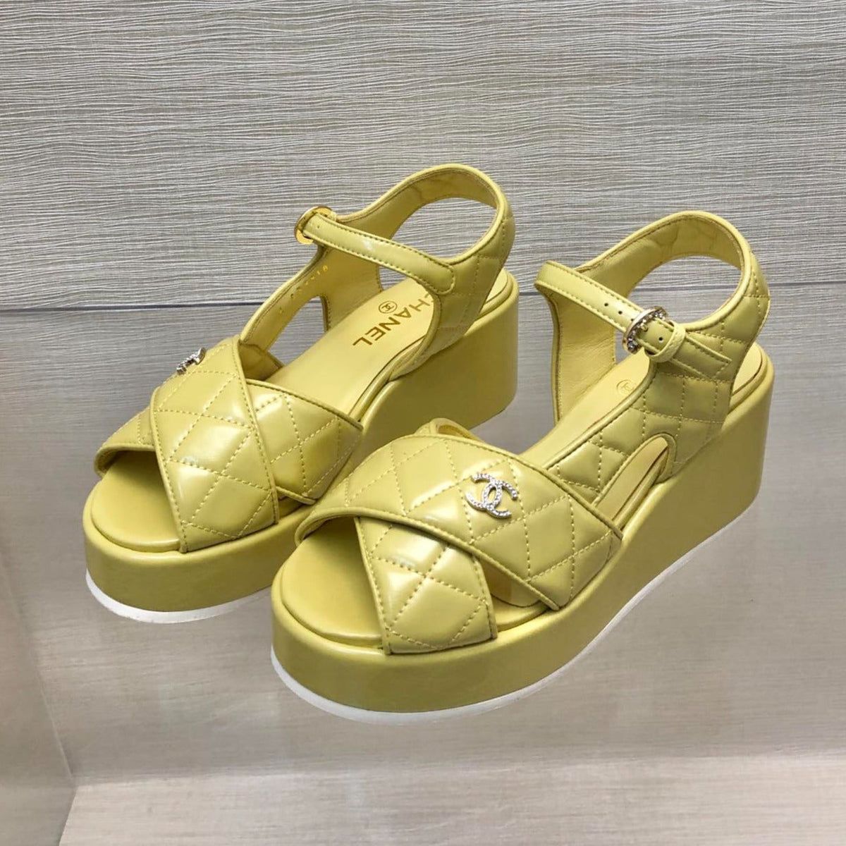 WEDGE SANDALS IN YELLOW CREAM CALFSKIN