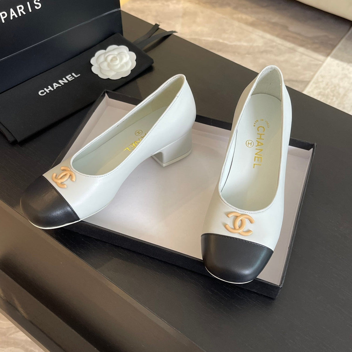 CC PUMP WHITE MIX BLACK CALFSKIN