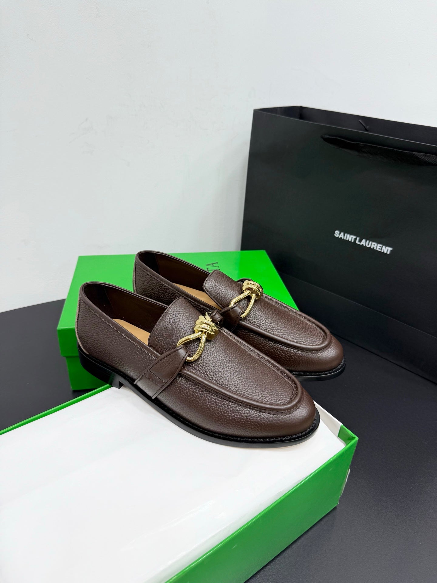 BOTTEGA VENETA 26S LOAFERS IN BROWN GRAINED CALFSKIN WITH GOLD HARDWARE