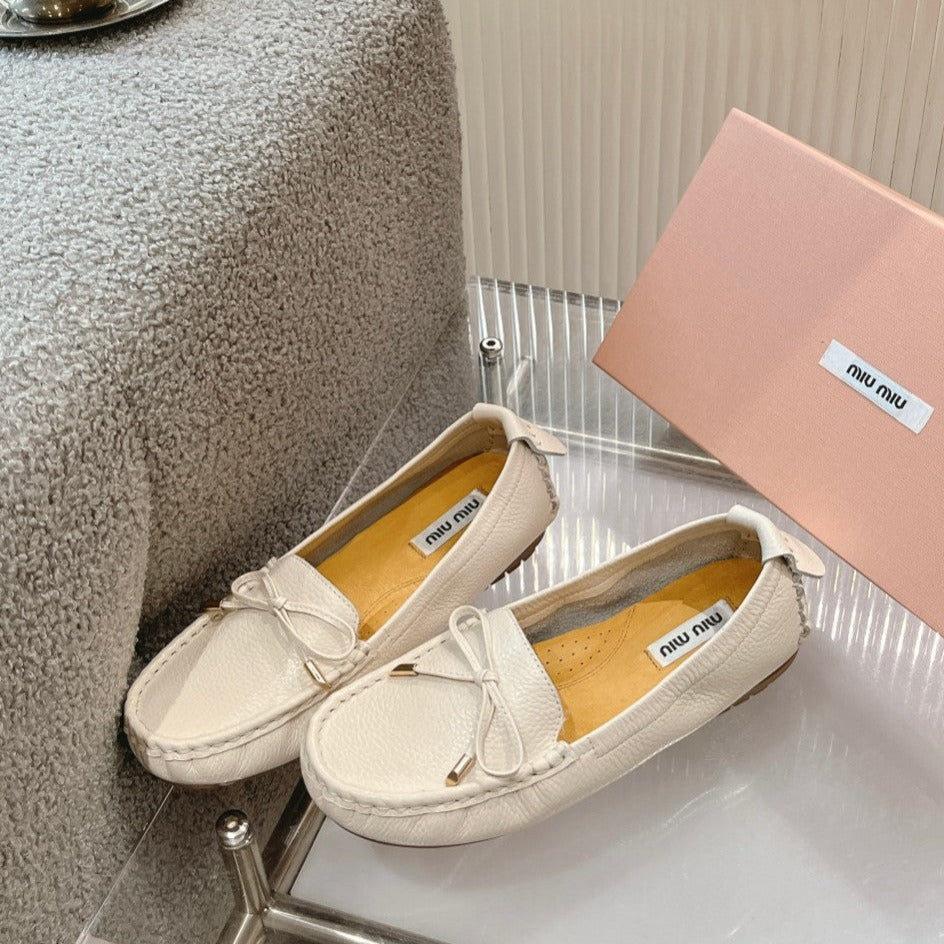 SLIP-ON HAND-SEWN SHOES WHITE CREAM COWHIDE WITH BOW