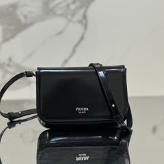 FLAP BAG 18 IN BLACK SHINY CALFSKIN