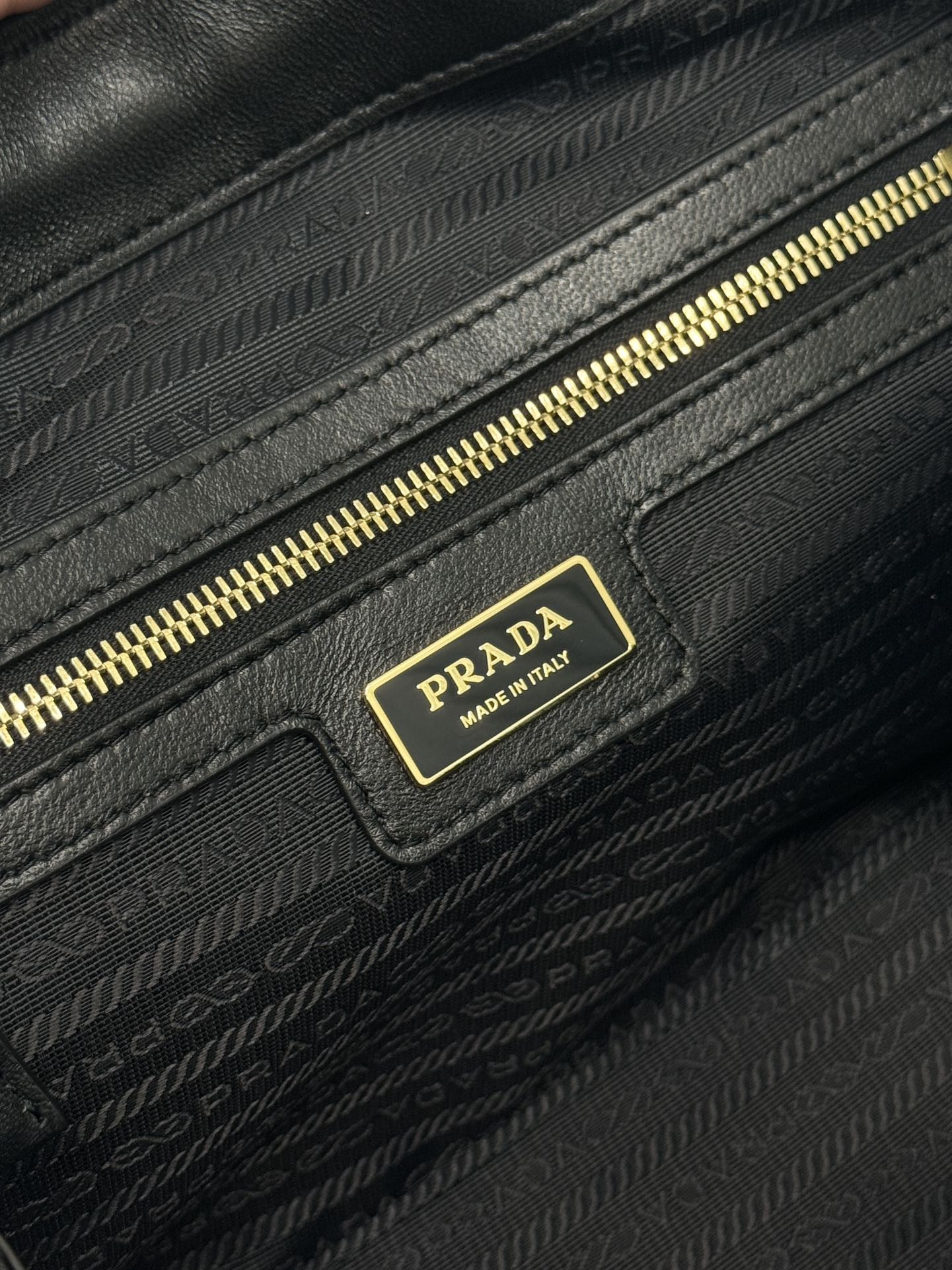 MEDIUM TOP HANDLE BAG 30 IN BLACK NYLON AND CALFSKIN TRIM