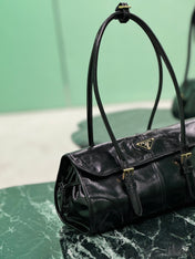 HANDBAG 31 IN BLACK OIL WAX LAMBSKIN