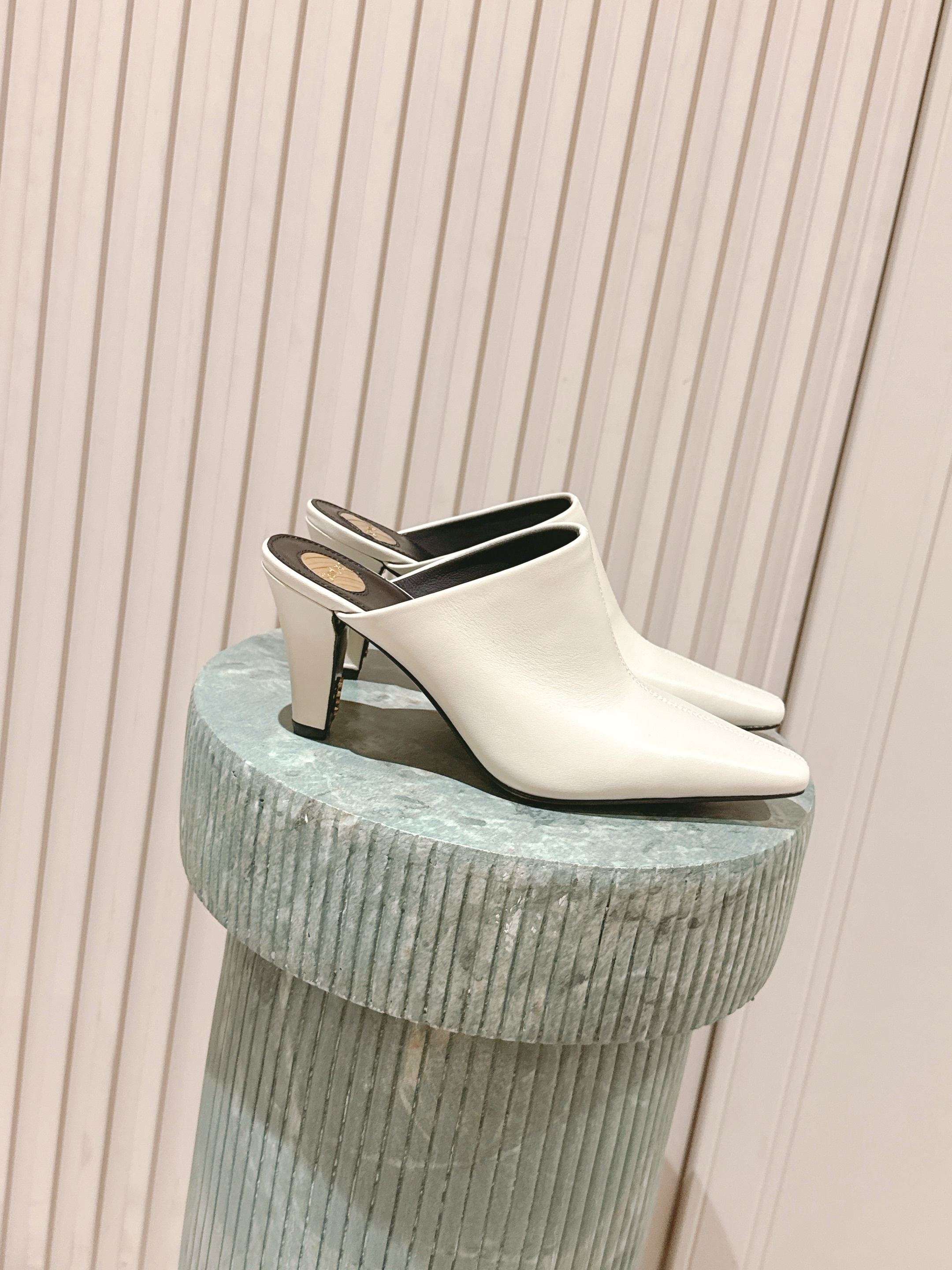 YSL 25S JILL MULES IN IVORY SMOOTH CALFSKIN