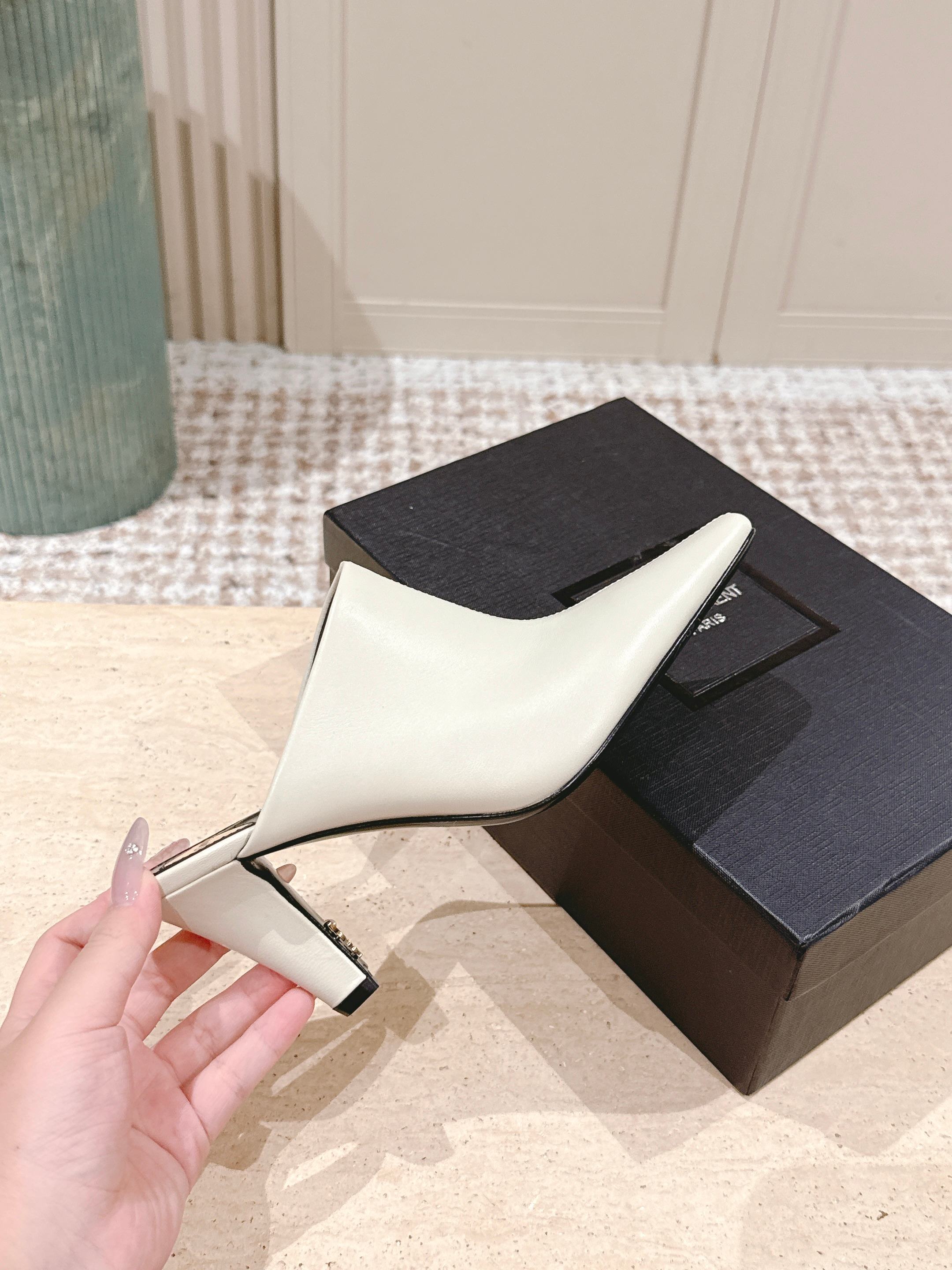 YSL 25S JILL MULES IN IVORY SMOOTH CALFSKIN