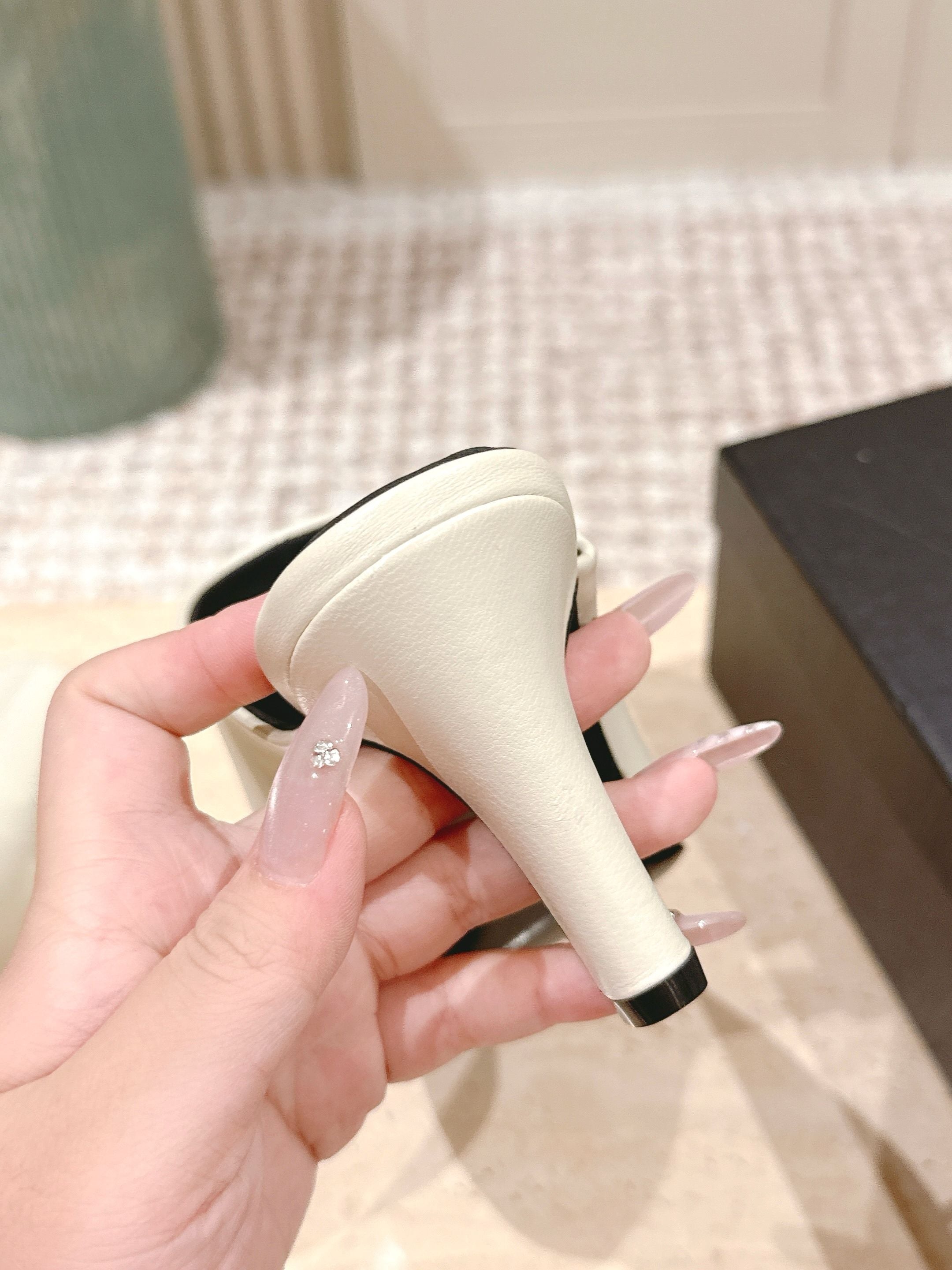 YSL 25S JILL MULES IN IVORY SMOOTH CALFSKIN