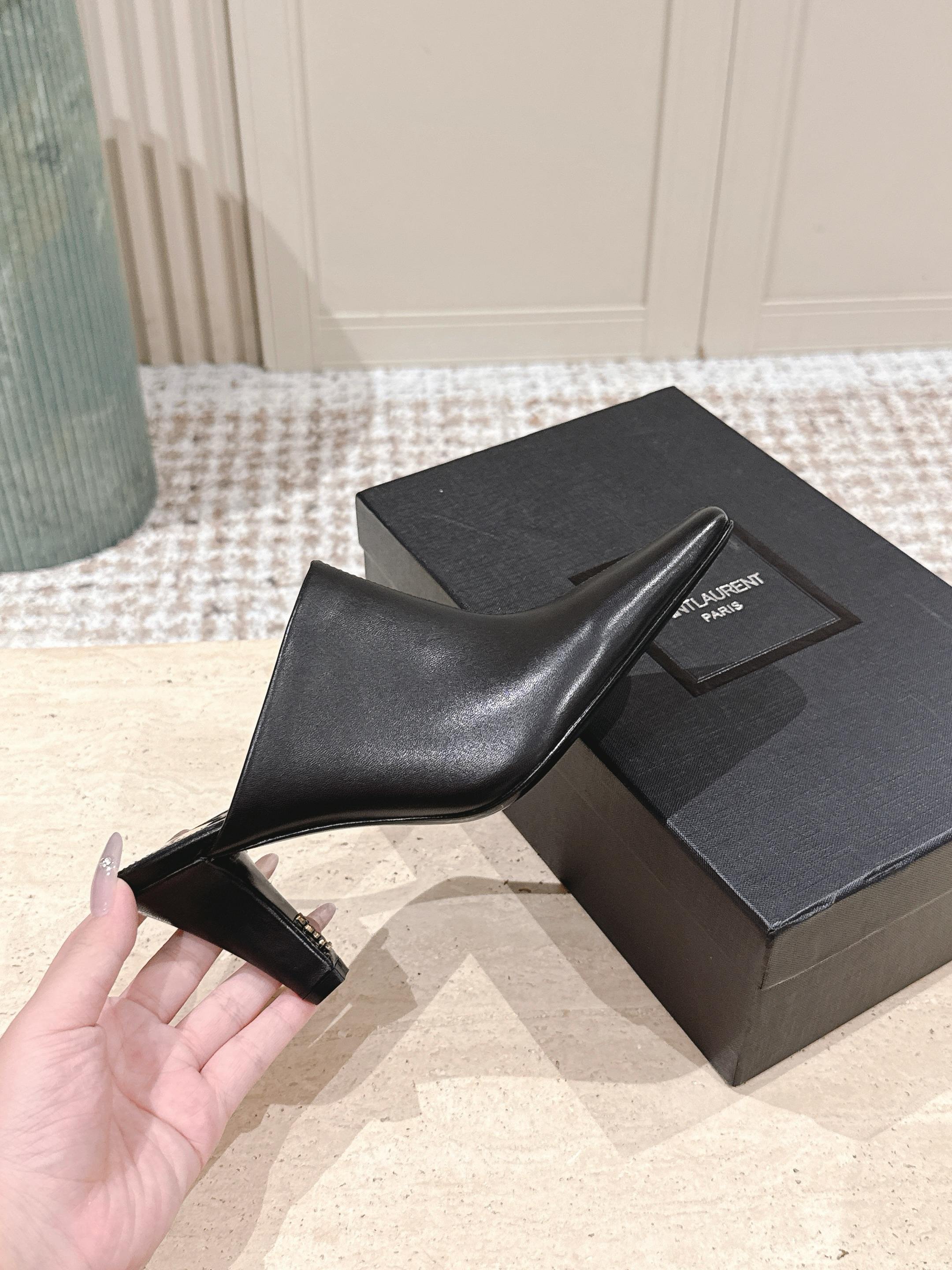 YSL 25S JILL MULES IN BLACK SMOOTH CALFSKIN