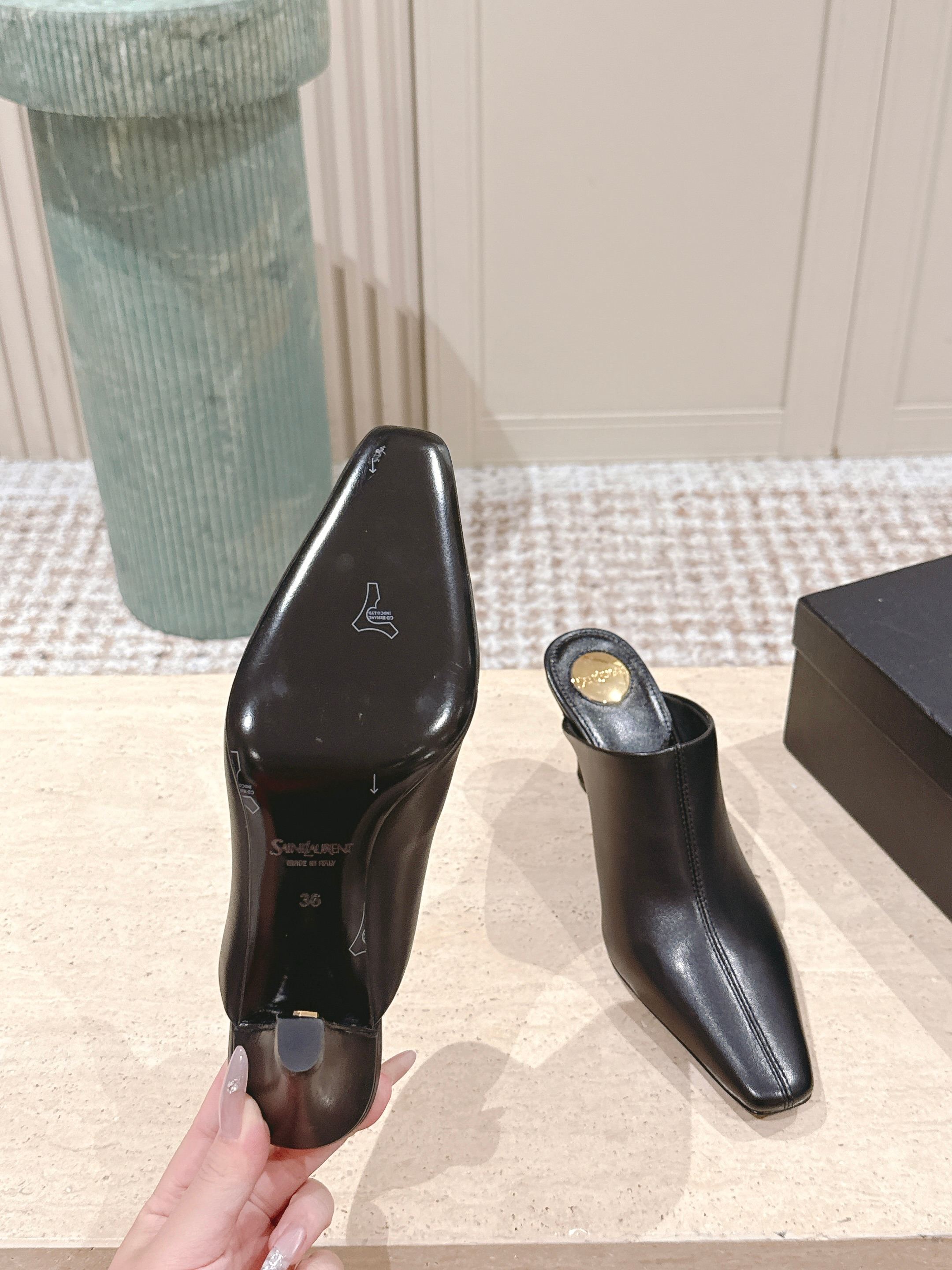 YSL 25S JILL MULES IN BLACK SMOOTH CALFSKIN