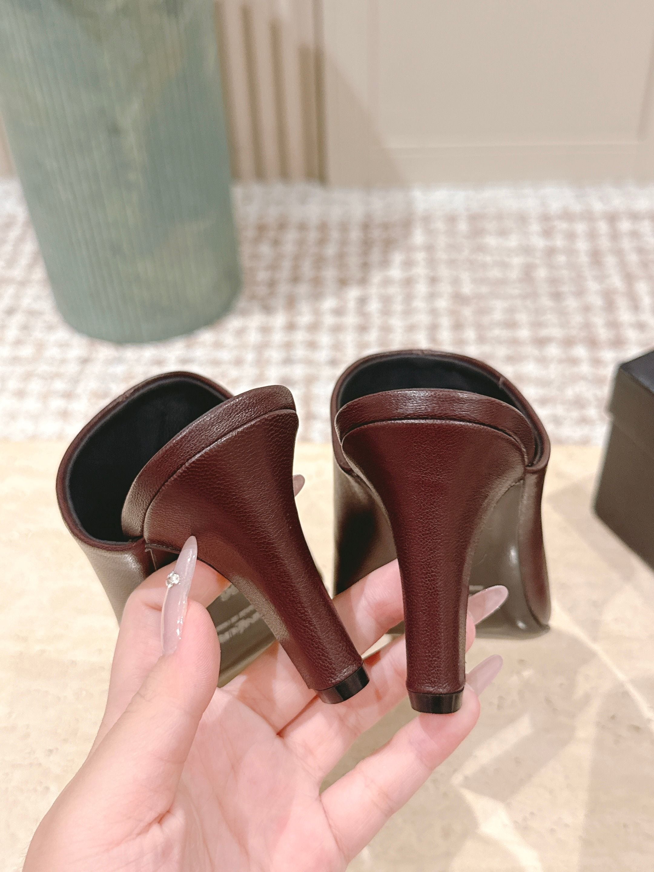 YSL 25S JILL MULES IN BURGUNDY SMOOTH CALFSKIN