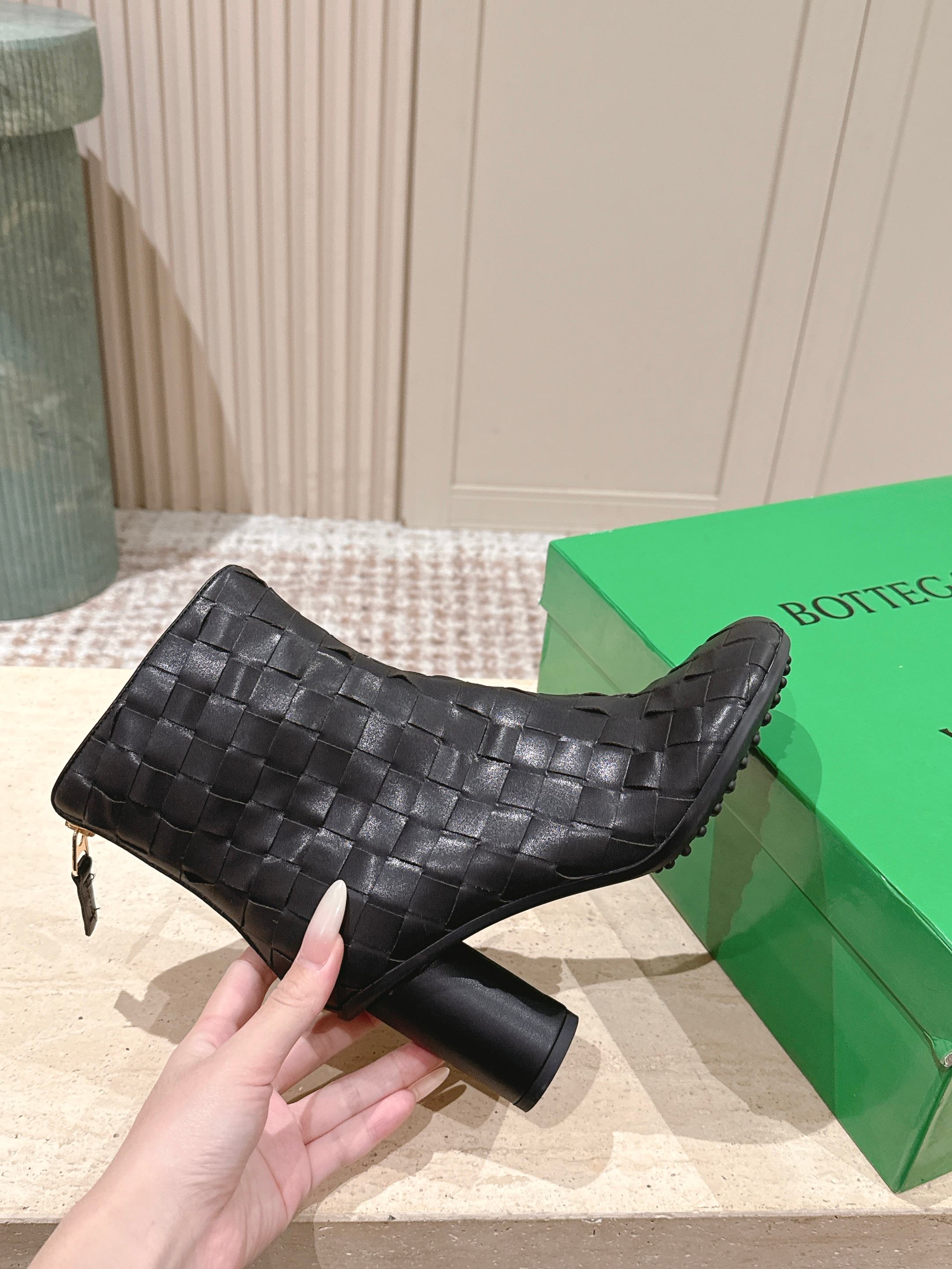 BOTTEGA VENETA 26S INTRECCIATO BOOTS 85 MM IN BLACK LAMBSKIN