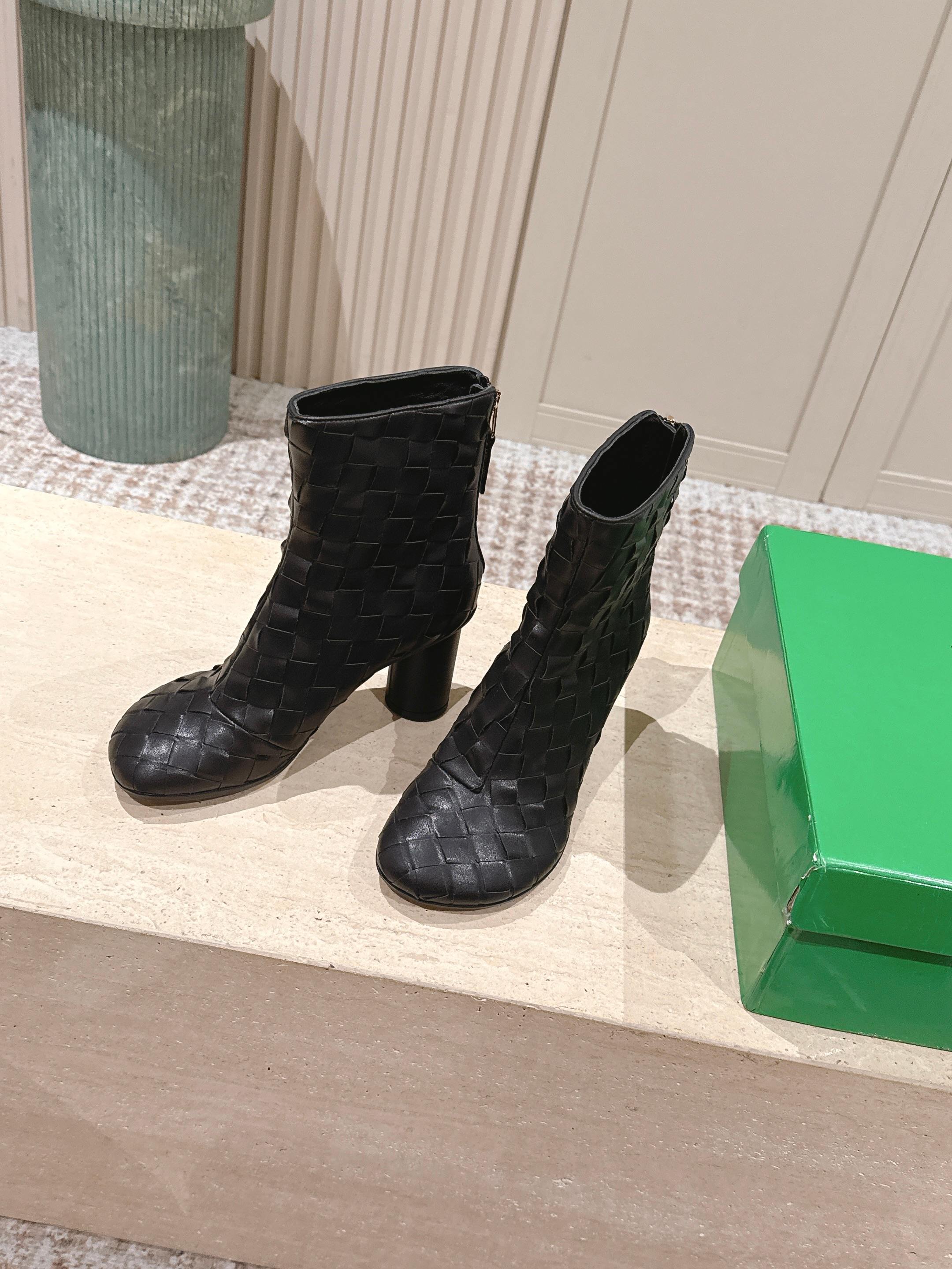 BOTTEGA VENETA 26S INTRECCIATO BOOTS 85 MM IN BLACK LAMBSKIN