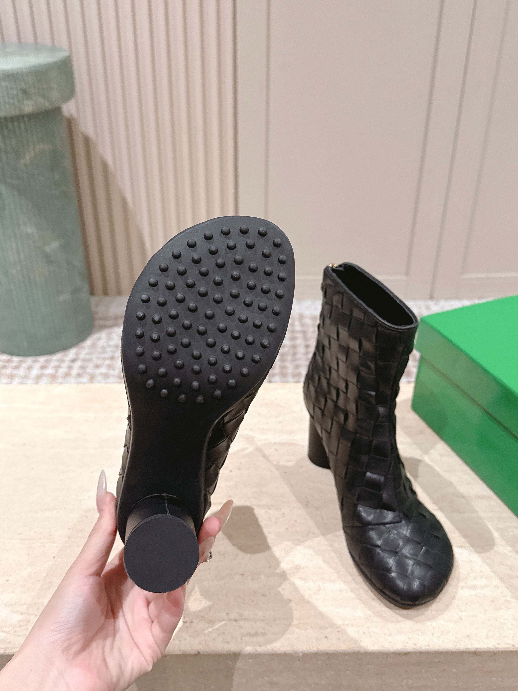 BOTTEGA VENETA 26S INTRECCIATO BOOTS 85 MM IN BLACK LAMBSKIN