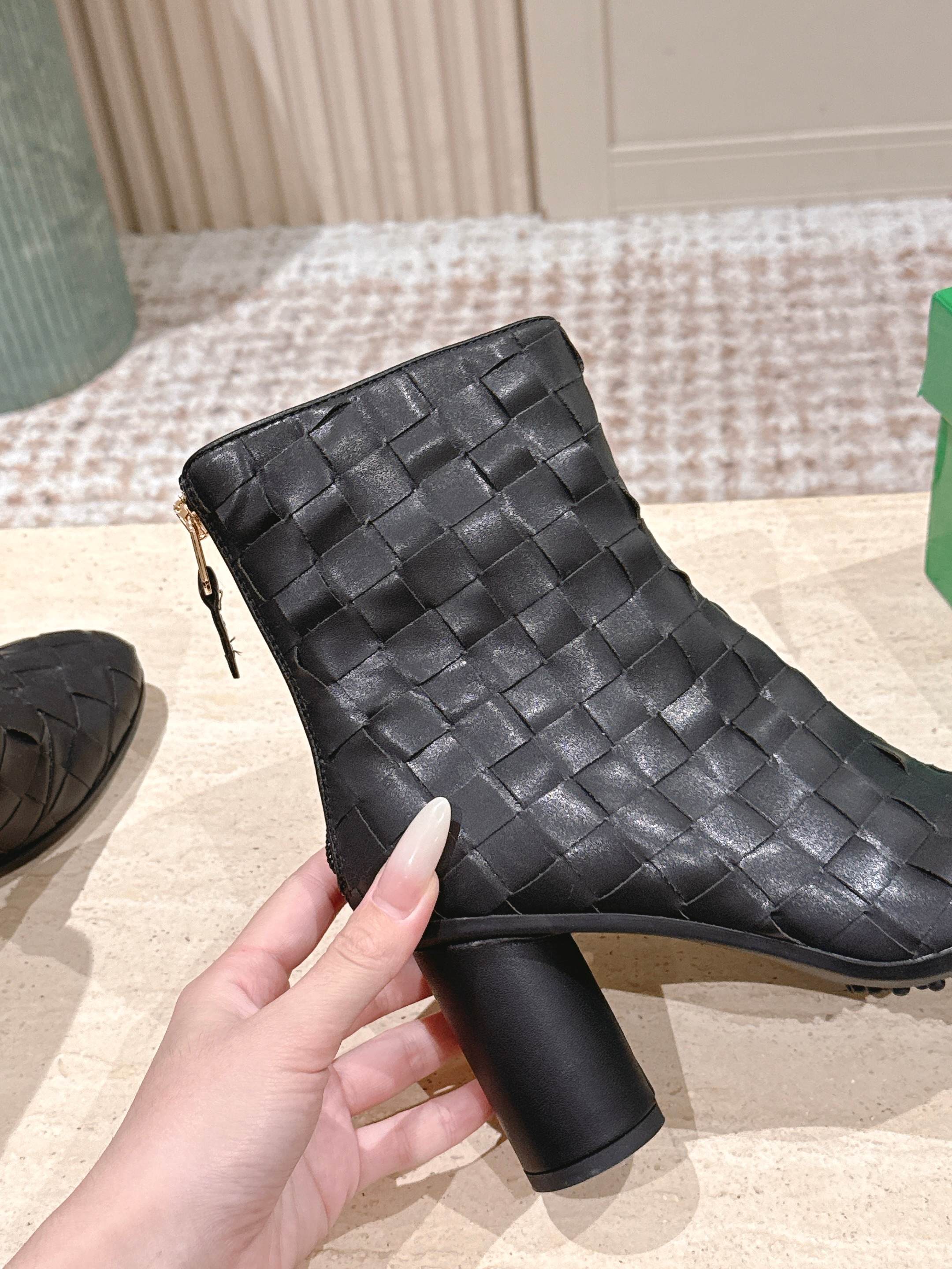 BOTTEGA VENETA 26S INTRECCIATO BOOTS 85 MM IN BLACK LAMBSKIN