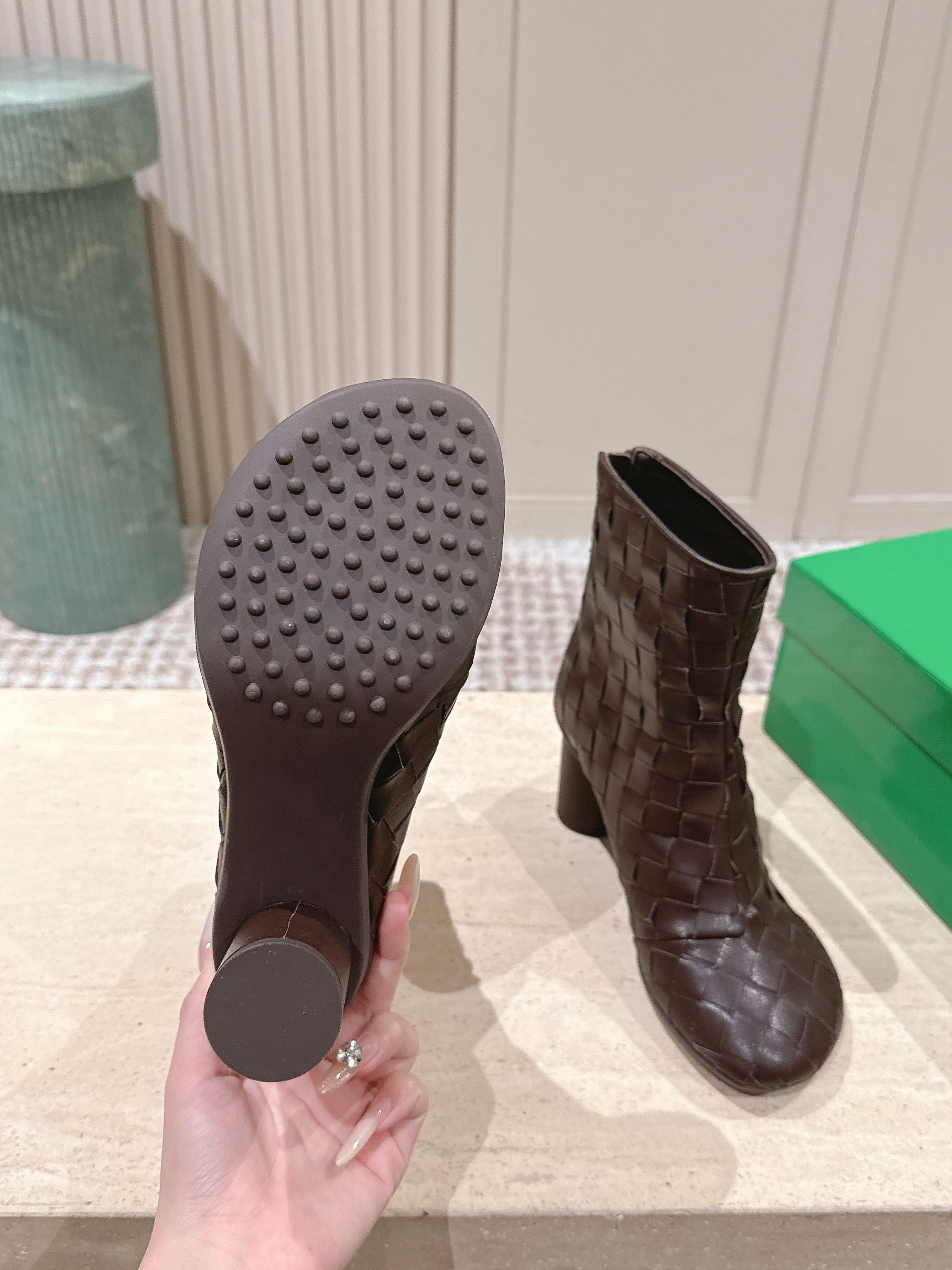 BOTTEGA VENETA 26S INTRECCIATO BOOTS 85 MM IN DARK BROWN LAMBSKIN