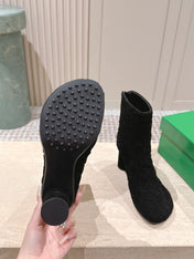 BOTTEGA VENETA 26S INTRECCIATO BOOTS 85 MM IN BLACK SUEDE