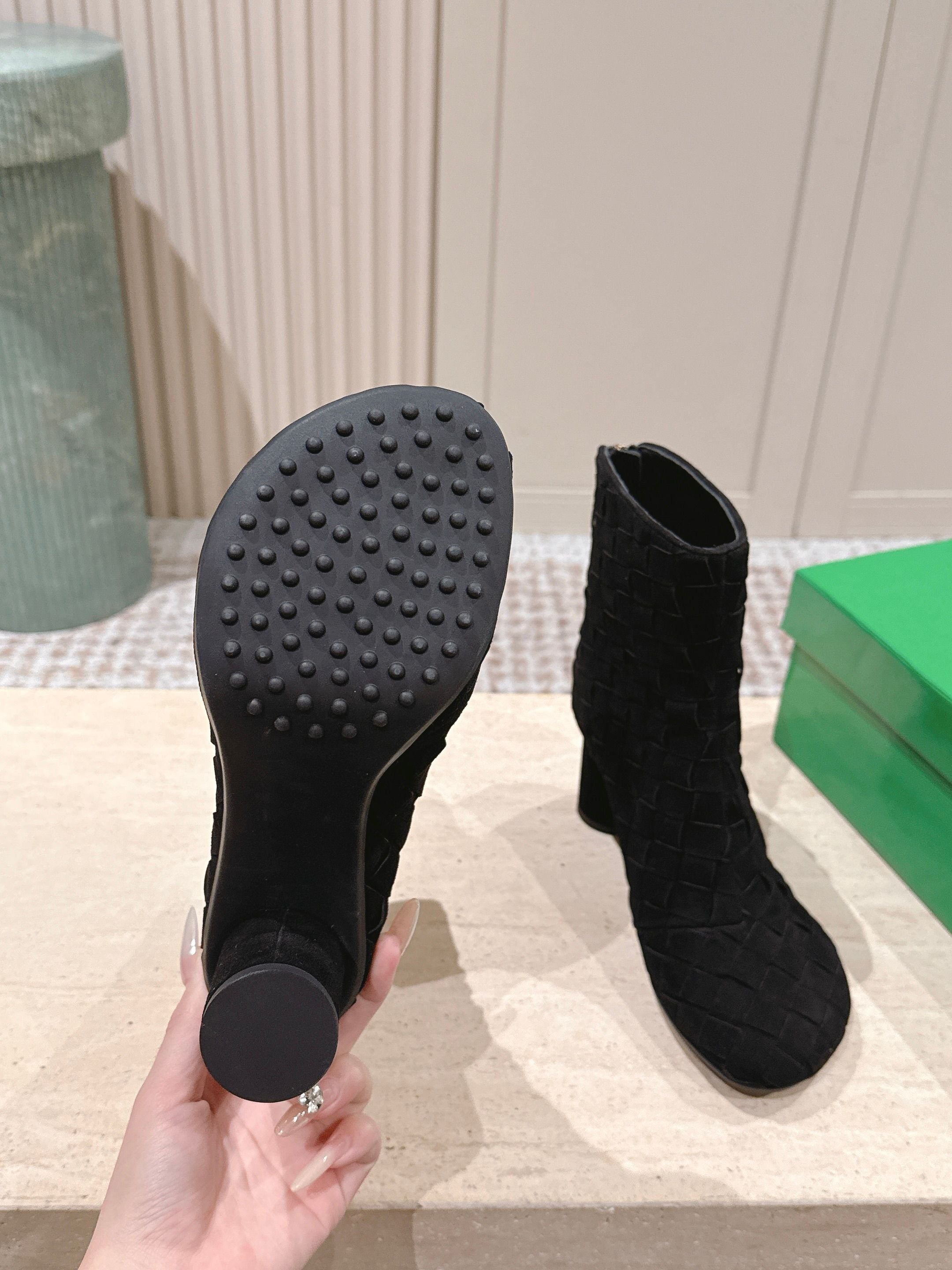 BOTTEGA VENETA 26S INTRECCIATO BOOTS 85 MM IN BLACK SUEDE