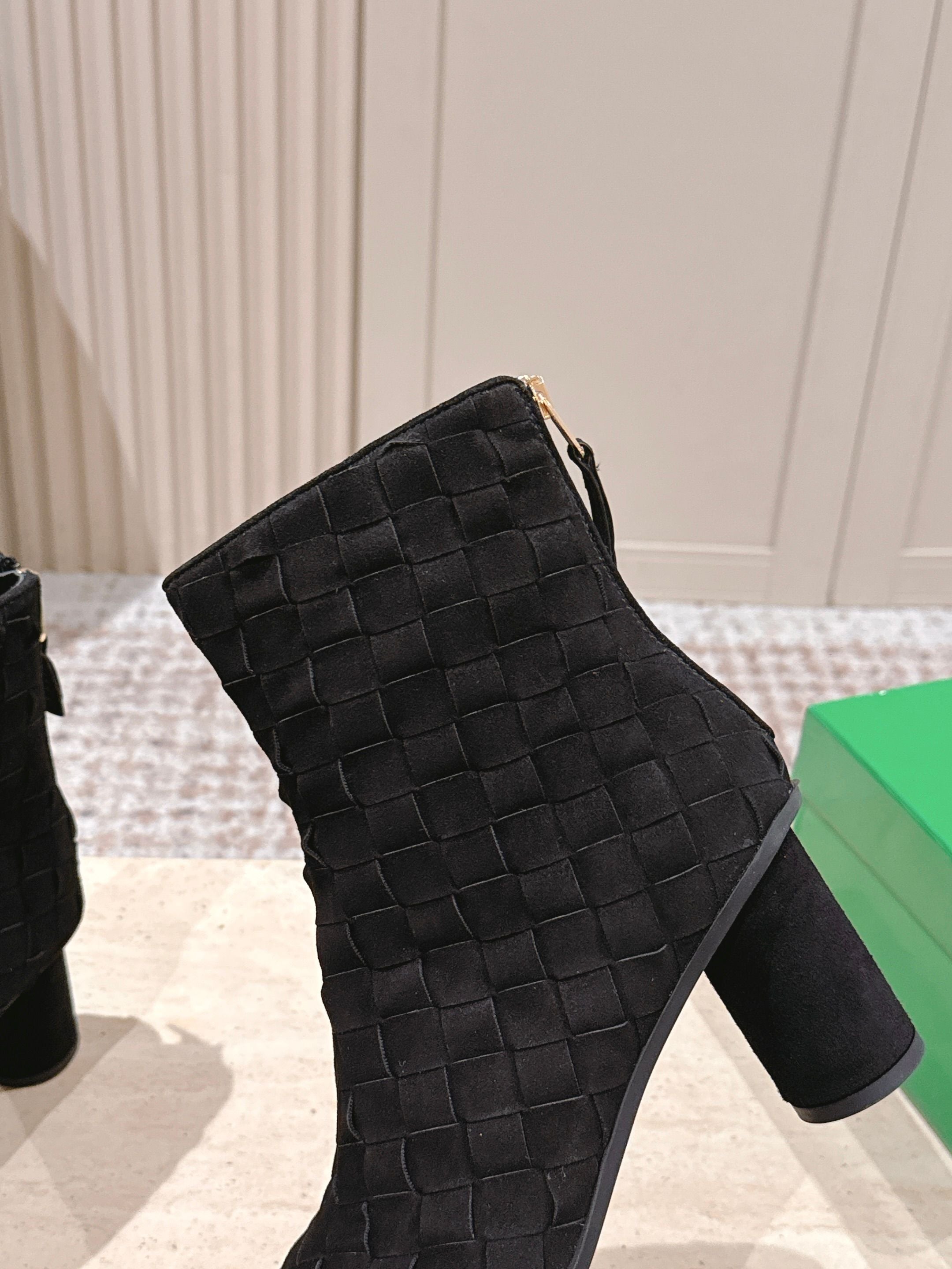 BOTTEGA VENETA 26S INTRECCIATO BOOTS 85 MM IN BLACK SUEDE