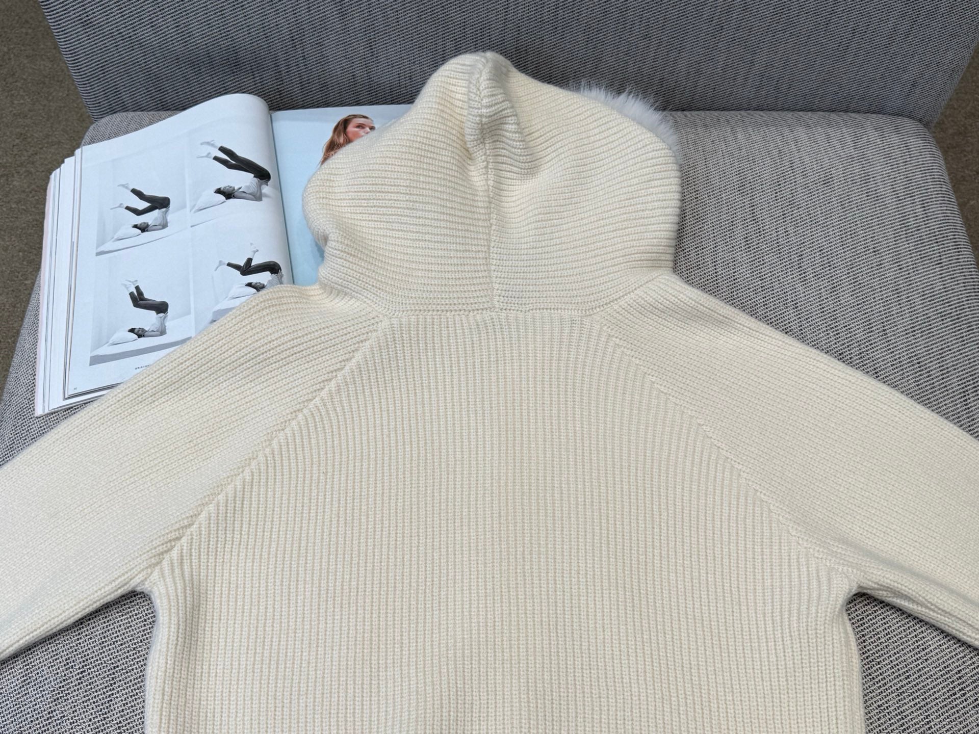 MIUMIU CARDIGAN STYLE 809