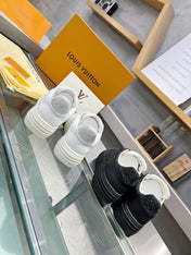 LV WOMEN GROOVY PLATFORM IN BLACK EMBOSSED CALFSKIN